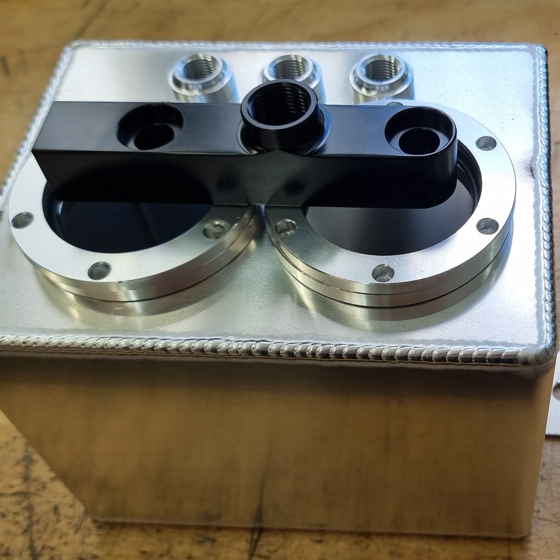 Twin pump 044 040 fuel surge tank