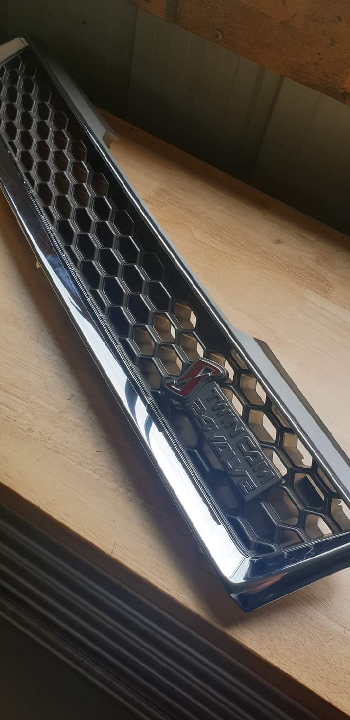 New, rare grill, no longer available.
fits skyline HR31