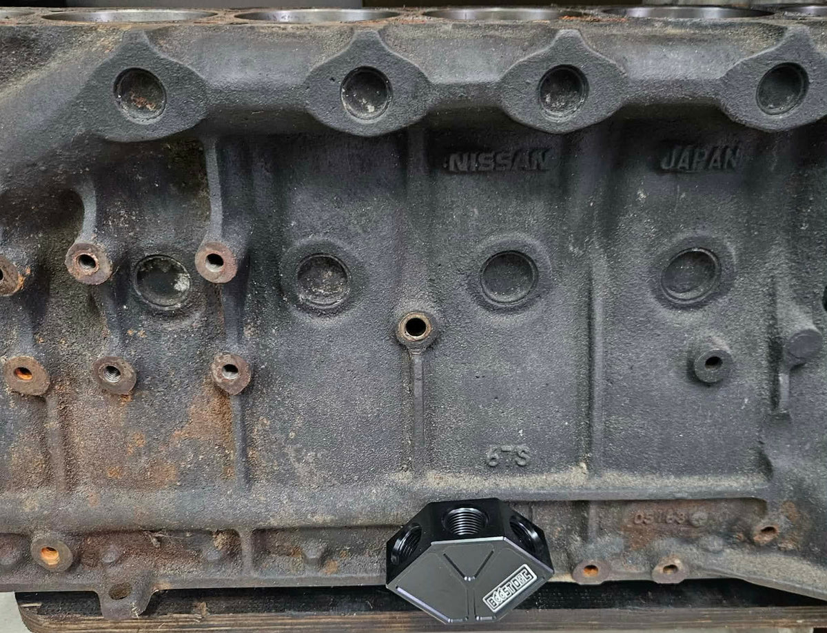 JDM GTR turbo oil drain block adapter fitting, AN10 - AN12 hose connection socket ORB