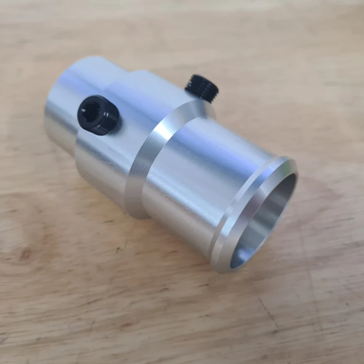 RB25 and Neo top radiator coolant hose adapter fitting. Converts rusty failed stock units and adds provision for sensors like fan and temp gauge.