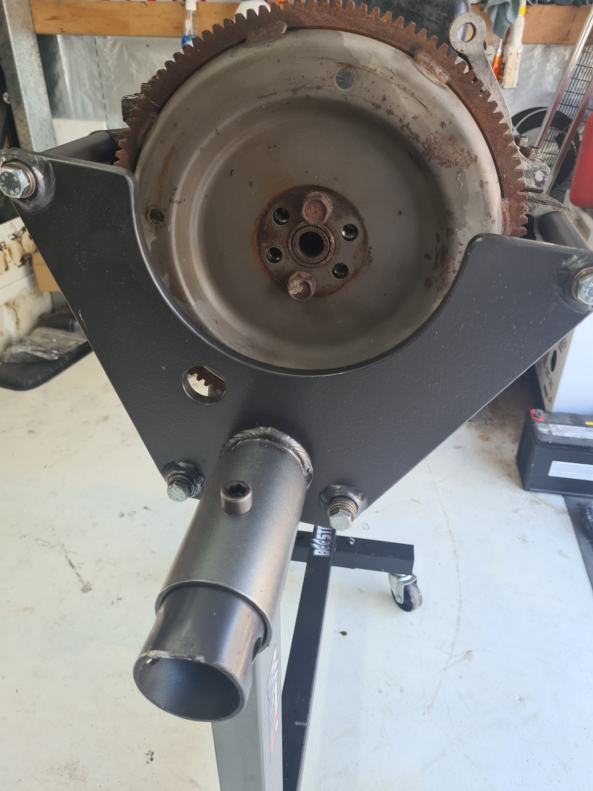 RB mounting tool allows for building, fixing and making racing RB engines.