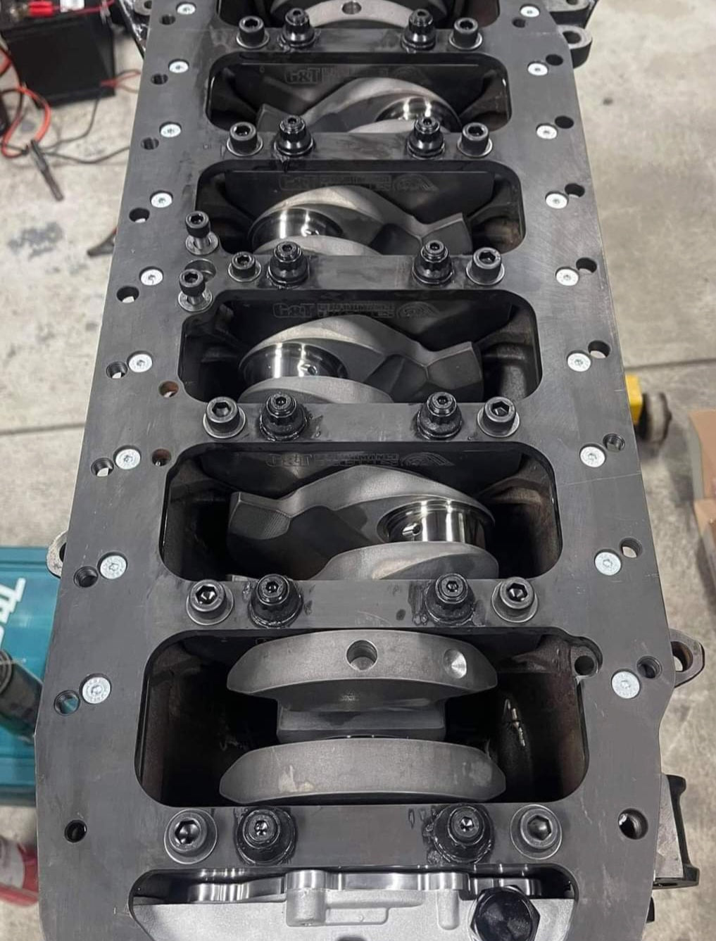 Steel Main Caps Girdle Kit installed